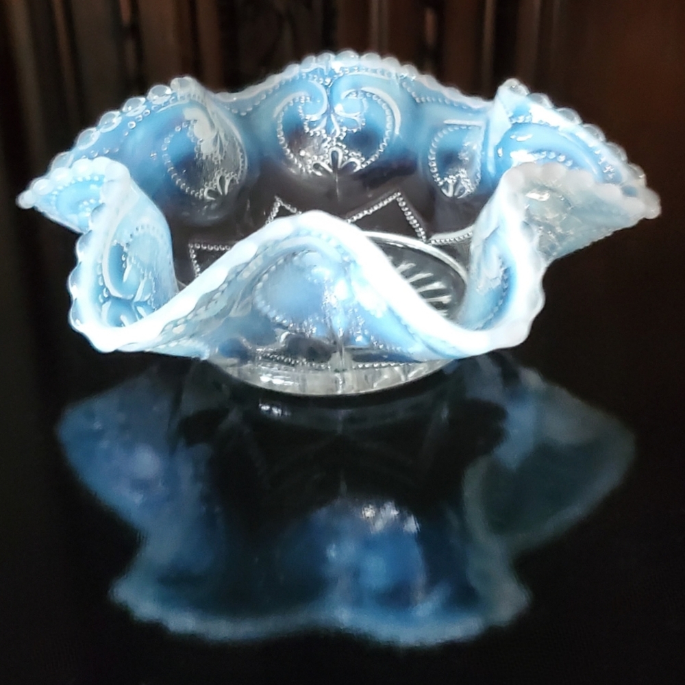 Dugan Antique Early 1900’s Iridescent/Frosted Rare Blue Glass🥣w/Beautiful Border - Picture 12 of 15